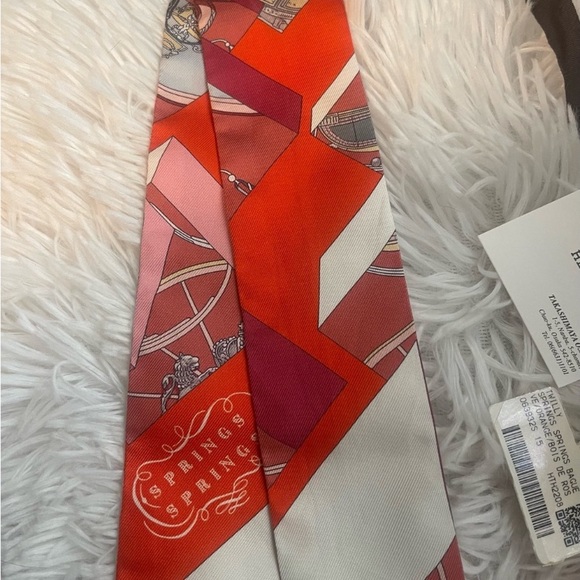 EUC Hermès Silk “Springs Springs” Twilly Orange Bois de Rose - Picture 4 of 9